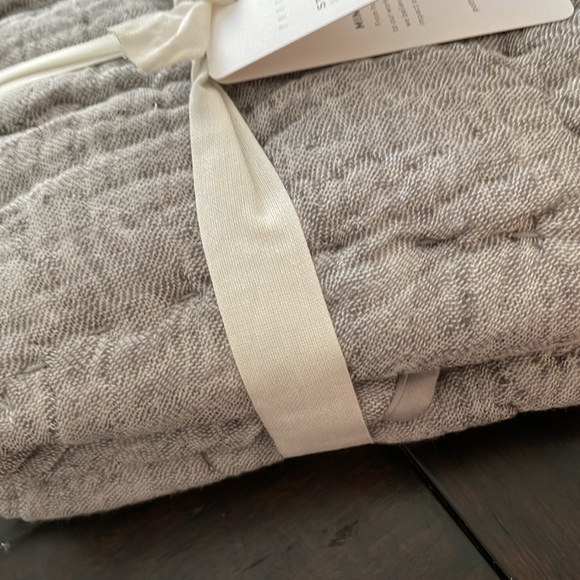 Pottery Barn Standard Cloud Linen Gray Pillow Sham, NWOT - Picture 7 of 8